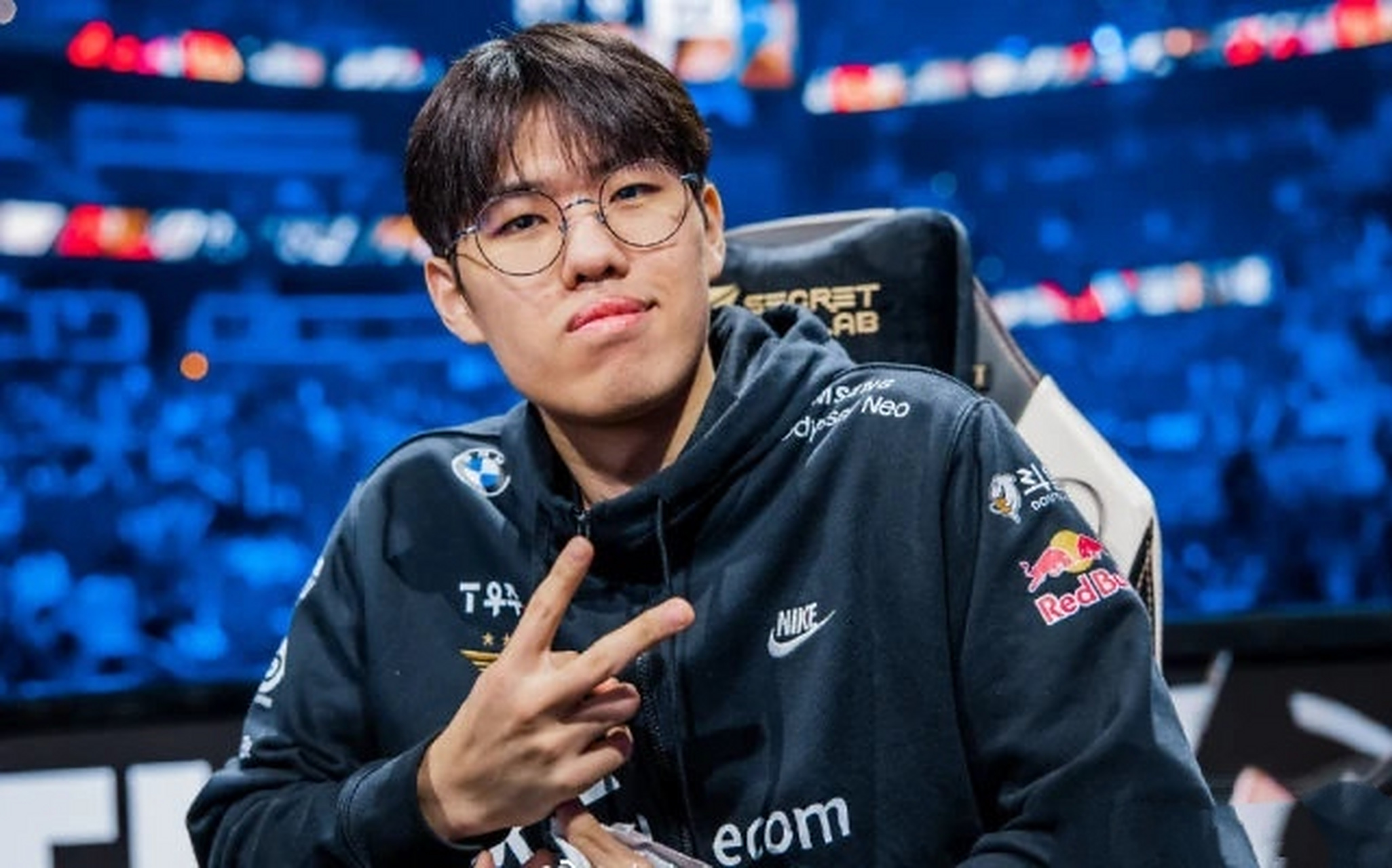 关于DRX绝杀BRO，Zeus开启传奇时刻顶尖较量四强赛，留下经典瞬间的信息