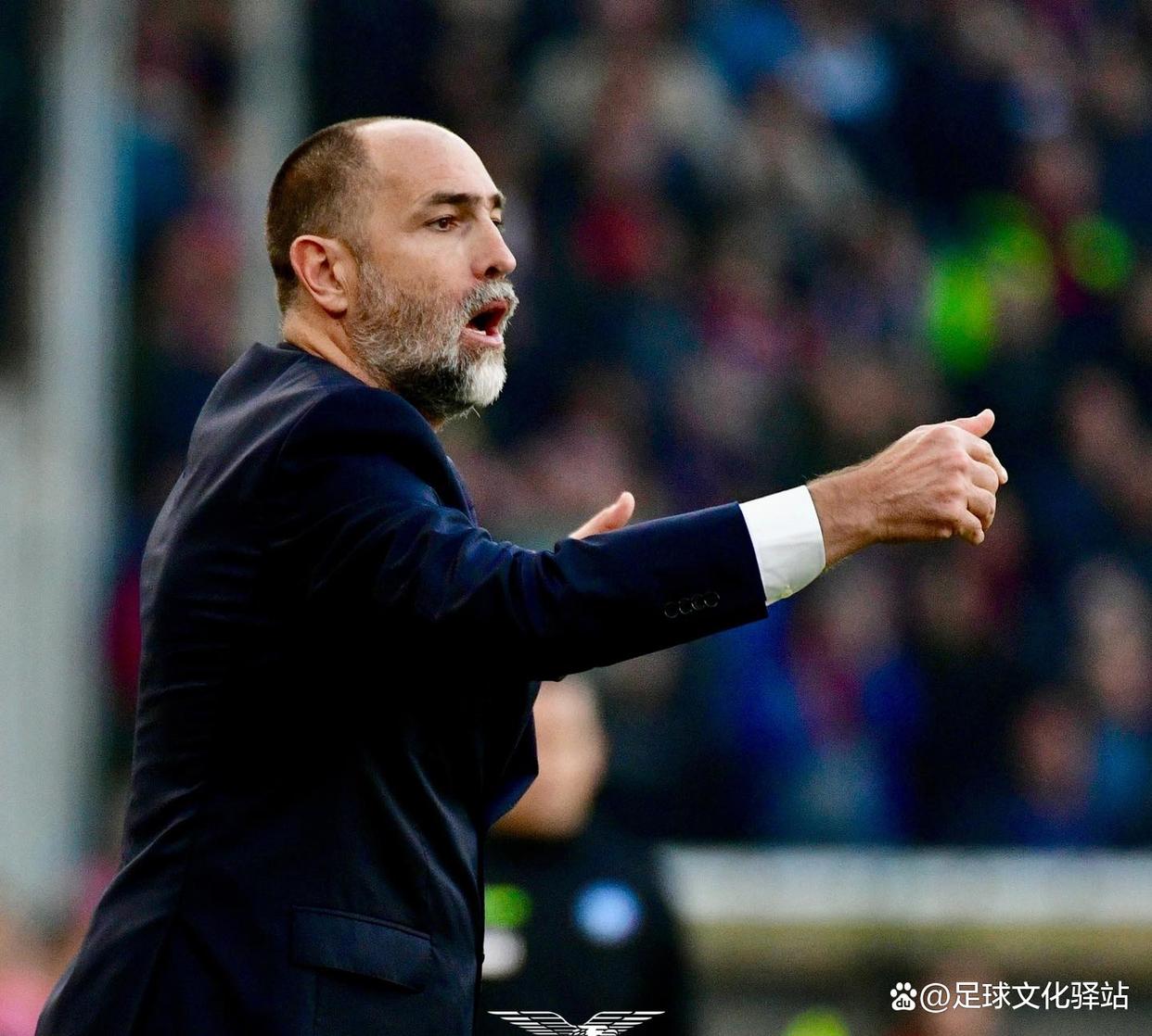 尤文图斯主教练神秘示意,球队面临战术调整 尤文图斯主教练神秘示意,球队面临战术调整