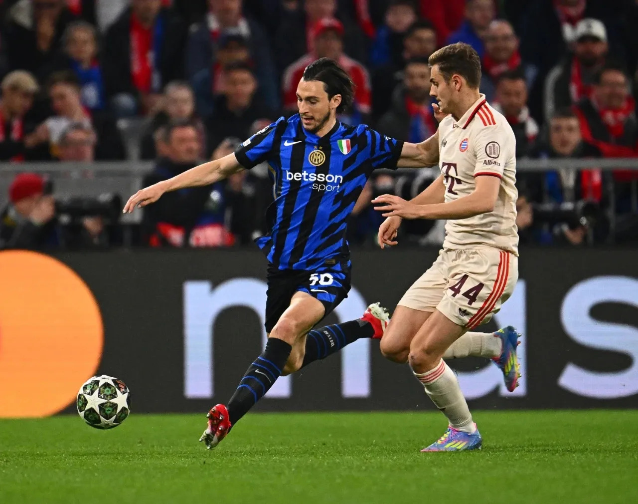 国米客场大胜帕尔马，攻守平衡完美