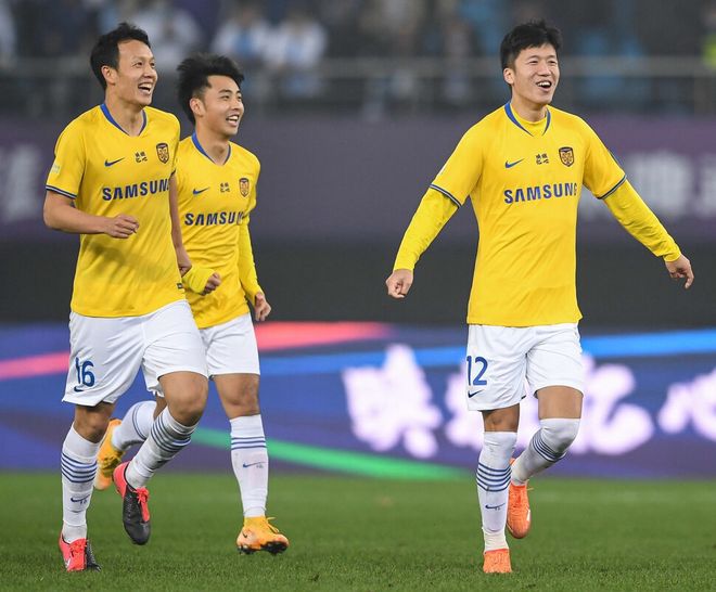 包含上港客场挑战武汉卓尔，双方对决悬念重重的词条