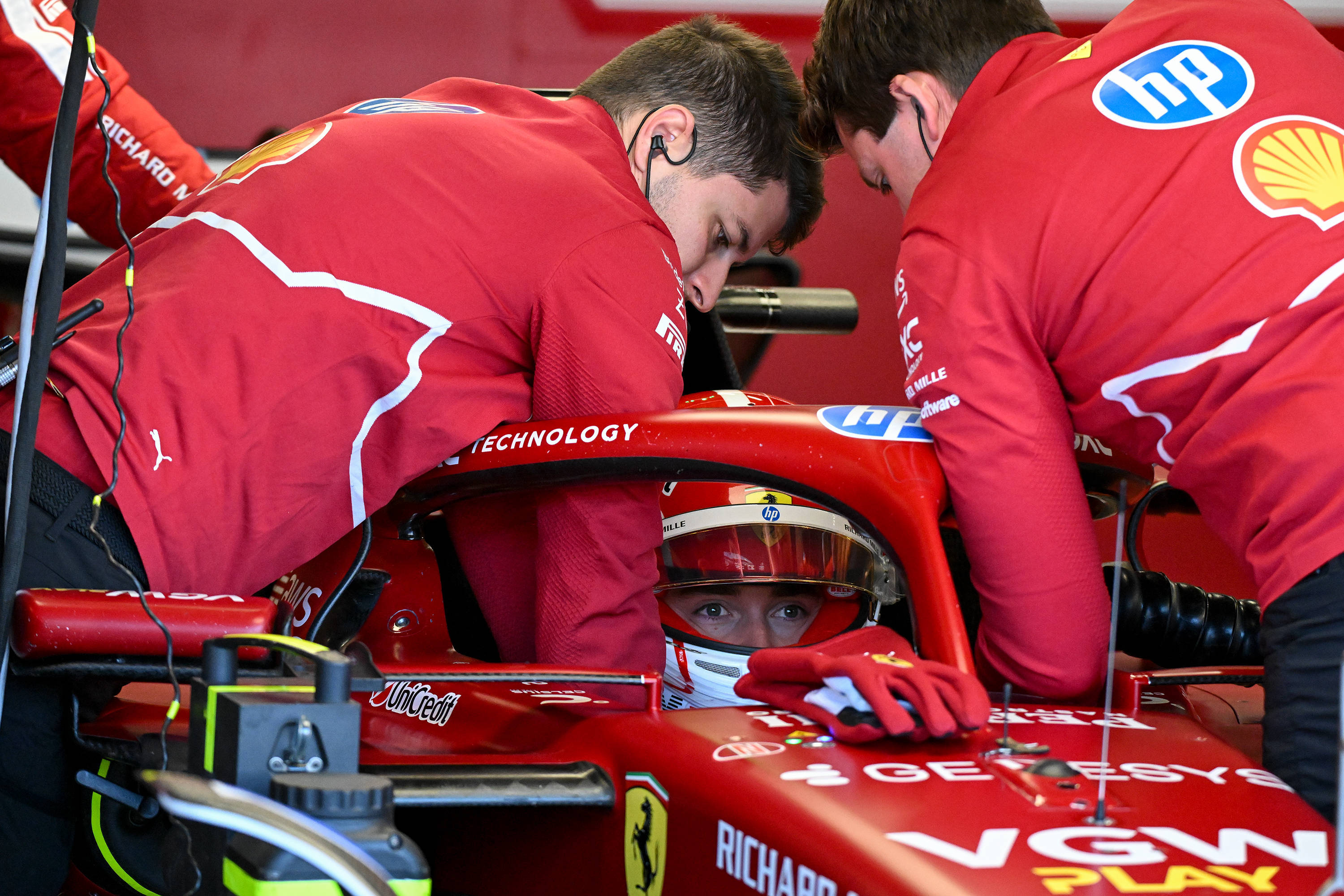 开云体育下载-梅赛德斯绝杀红牛车队，勒克莱尔点燃赛场的简单介绍