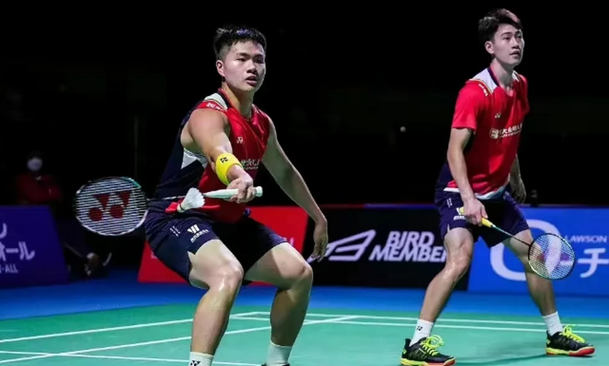 丹麦队轻取德国队，黄鸭组合点燃赛场