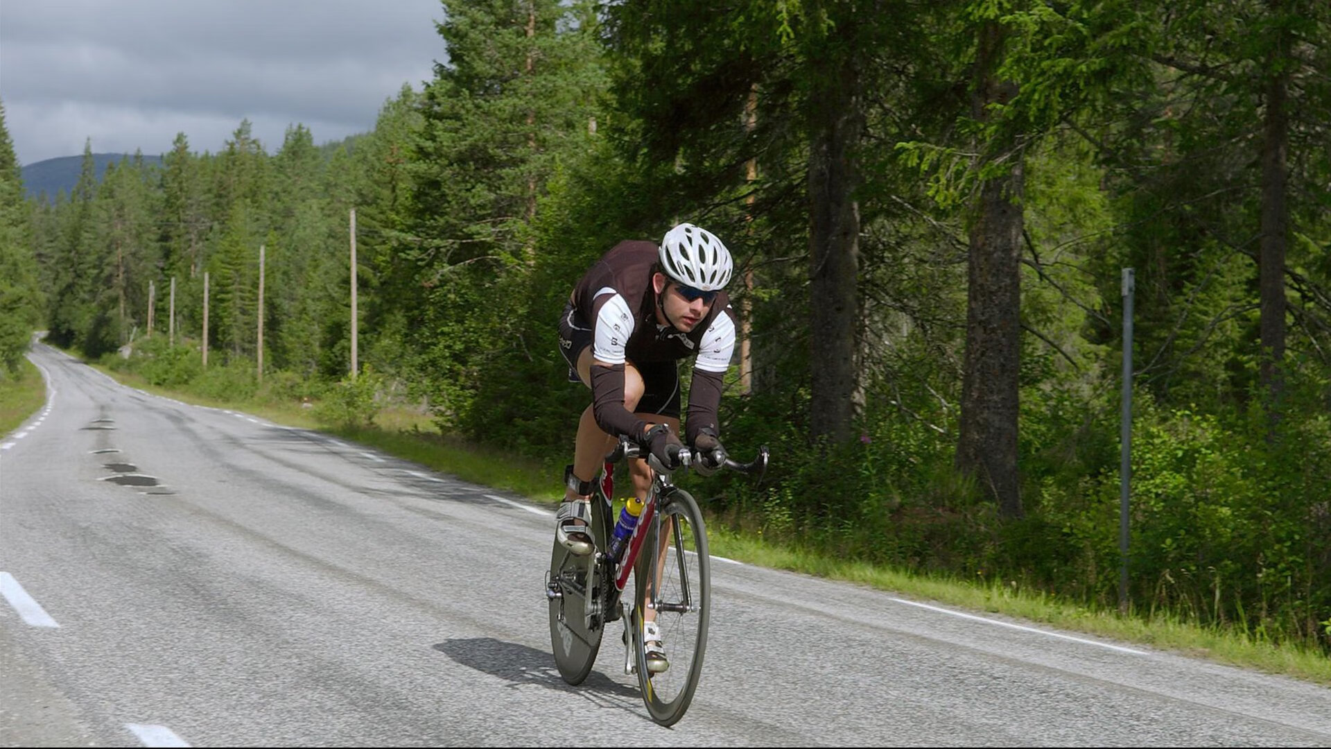 横空出世，雨夜混战哈斯横扫法拉利，阿隆索带队改写F1历史
